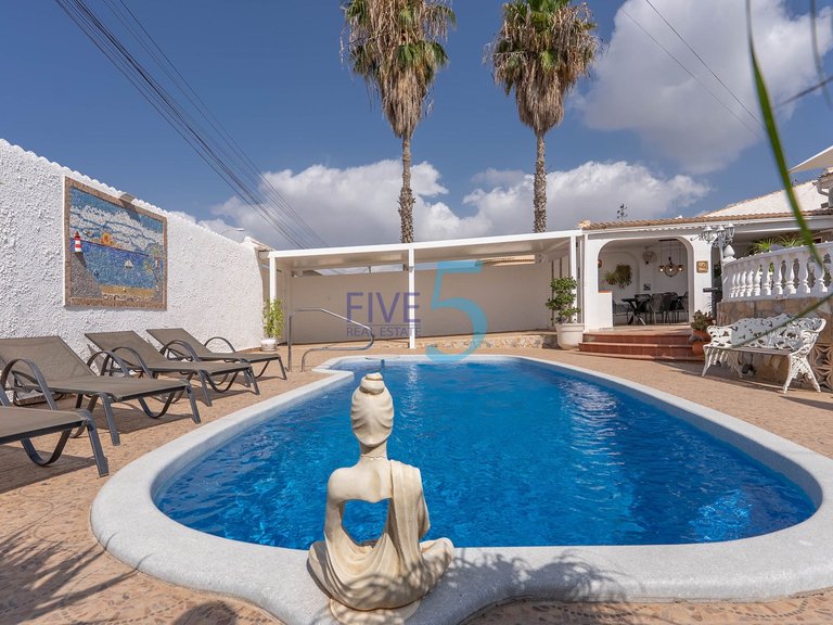 Villa for Sale in Alicante, Valencia 24