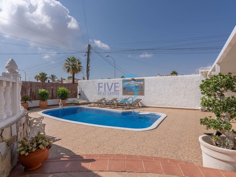 Villa for Sale in Alicante, Valencia 28