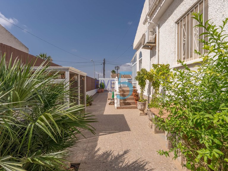 Villa for Sale in Alicante, Valencia 32