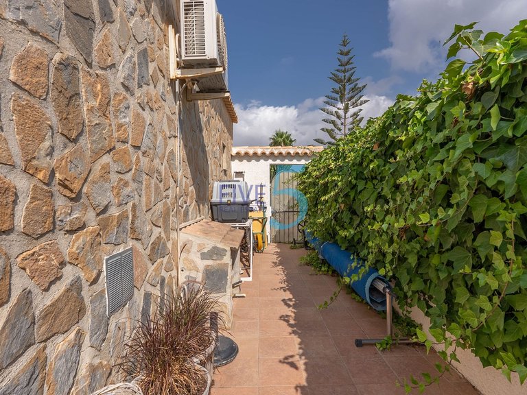 Villa for Sale in Alicante, Valencia 31