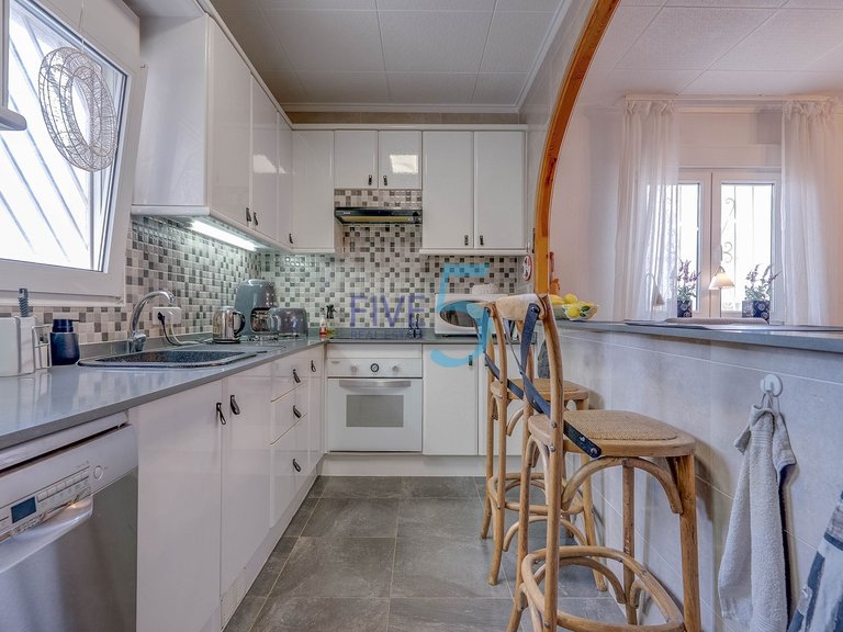 Villa for Sale in Alicante, Valencia 8