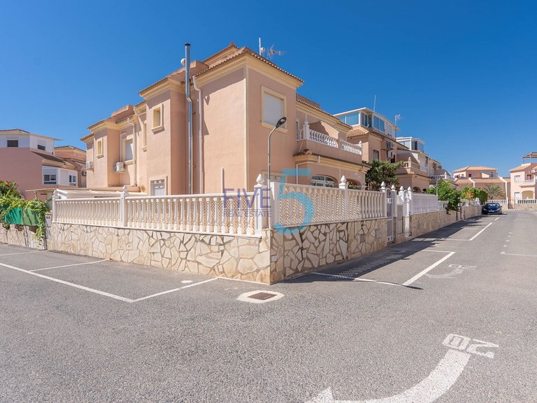 Villa for Sale in Alicante, Valencia 1