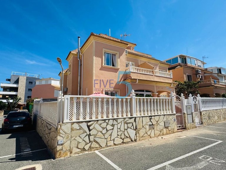 Villa for Sale in Alicante, Valencia 28