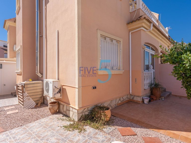 Villa for Sale in Alicante, Valencia 31