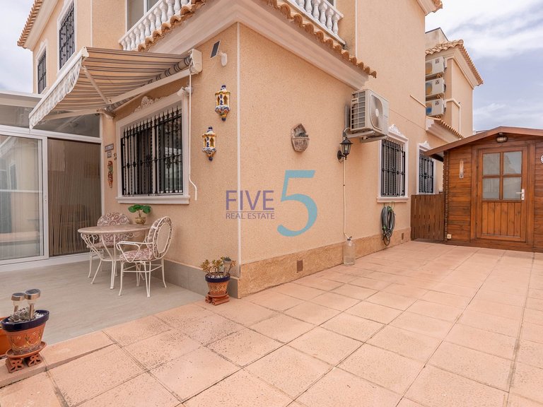 Villa for Sale in Alicante, Valencia 3