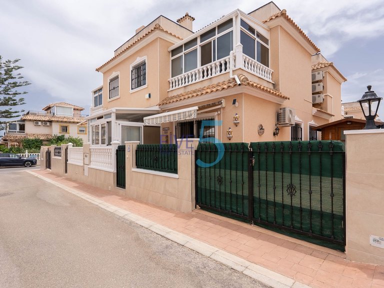 Villa for Sale in Alicante, Valencia 1
