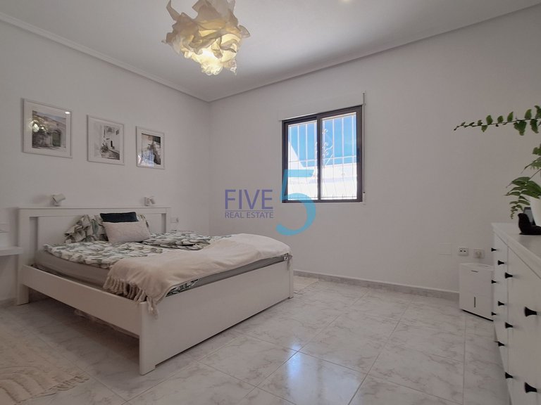 Apartment for Sale in Alicante, Valencia 14