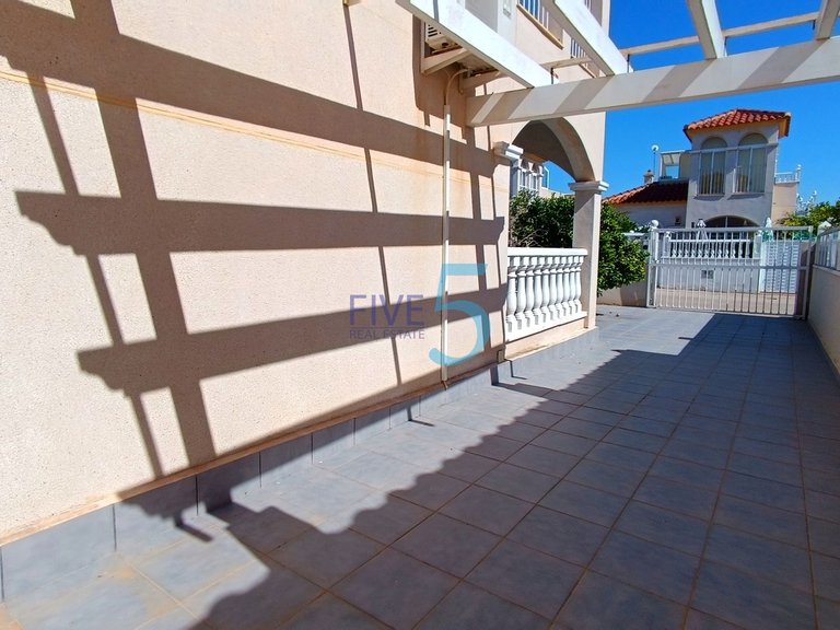 Villa for Sale in Alicante, Valencia 10