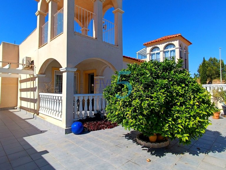Villa for Sale in Alicante, Valencia 7