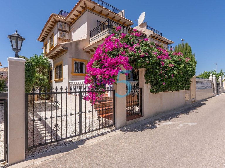 Villa for Sale in Alicante, Valencia 1