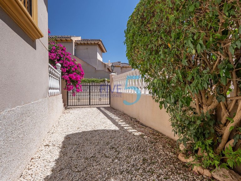 Villa for Sale in Alicante, Valencia 36