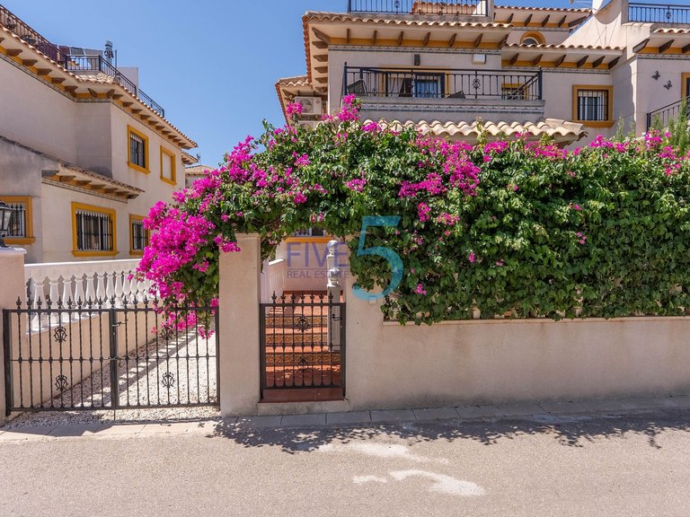 Villa for Sale in Alicante, Valencia 3