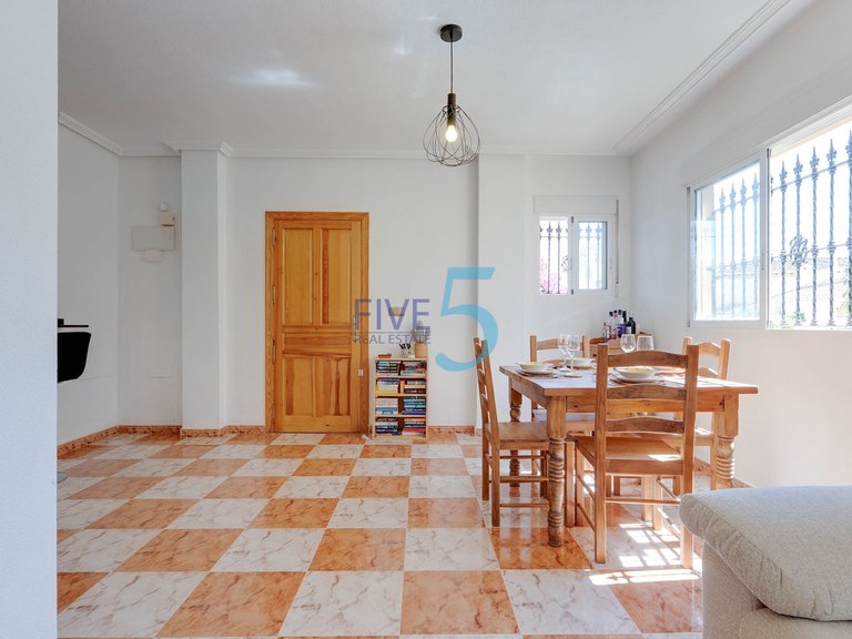 Villa for Sale in Alicante, Valencia 9