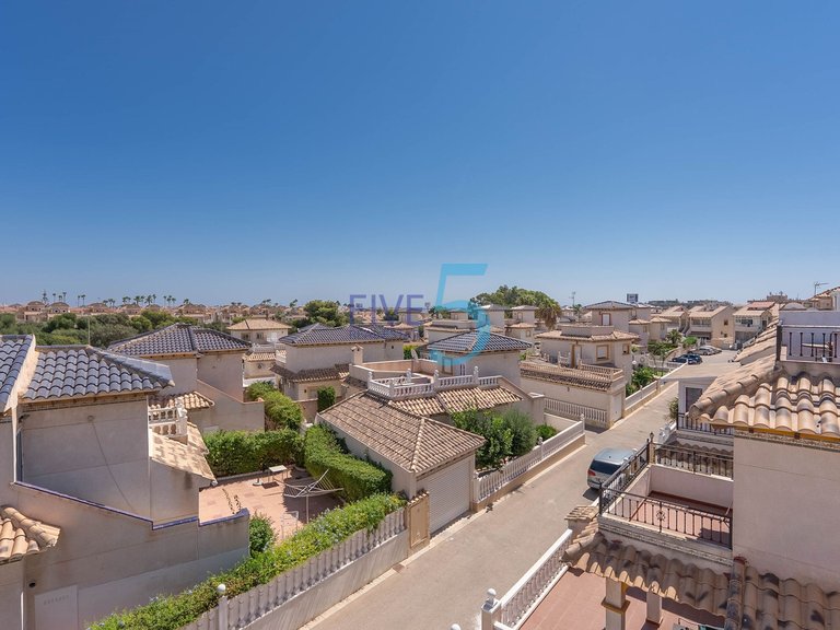 Villa for Sale in Alicante, Valencia 32