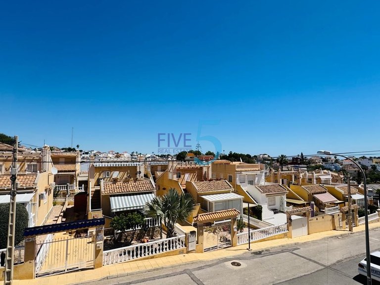 Villa for Sale in Alicante, Valencia 2