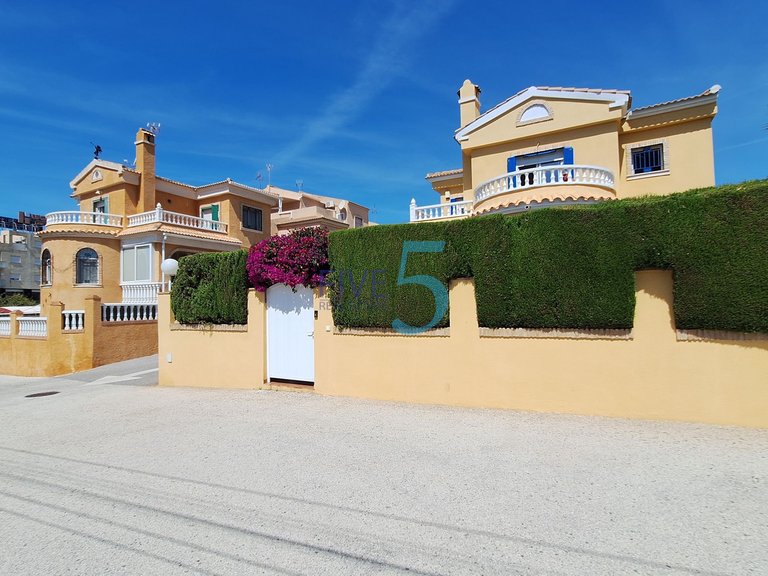 Villa for Sale in Alicante, Valencia 34