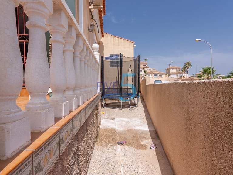 Villa for Sale in Alicante, Valencia 23