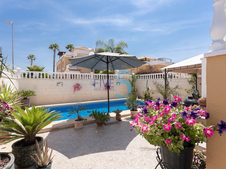 Villa for Sale in Alicante, Valencia 2