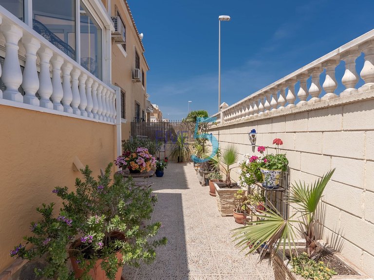 Villa for Sale in Alicante, Valencia 35