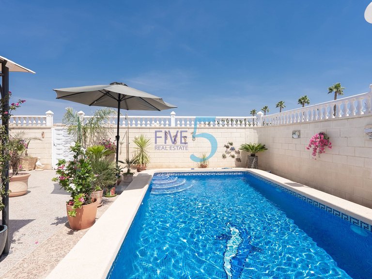 Villa for Sale in Alicante, Valencia 31