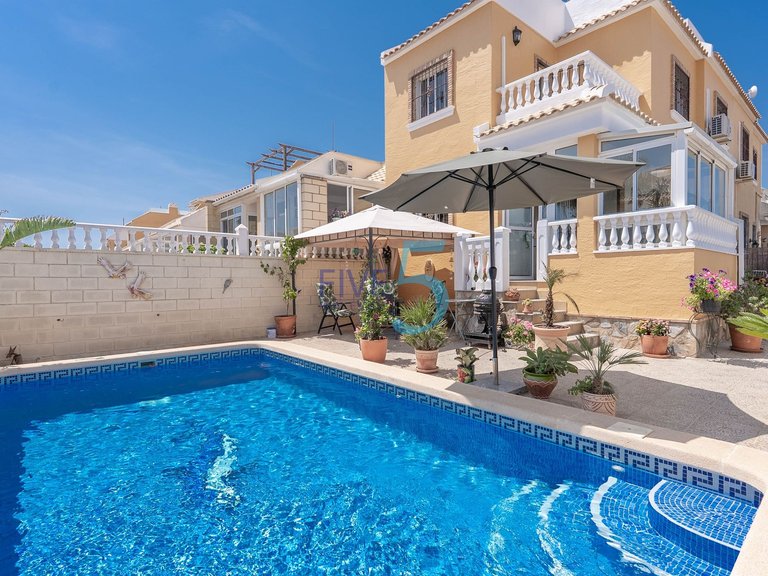 Villa for Sale in Alicante, Valencia 1