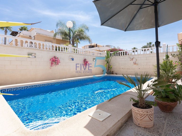 Villa for Sale in Alicante, Valencia 32