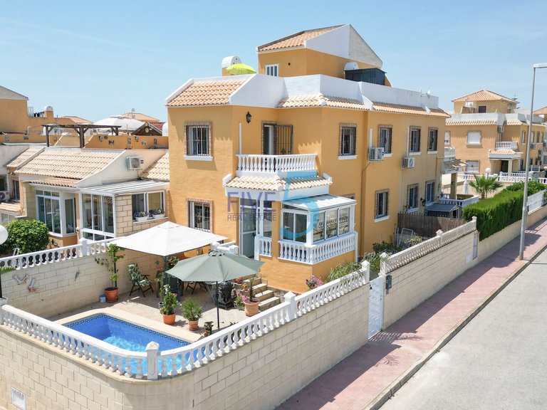 Villa for Sale in Alicante, Valencia 5