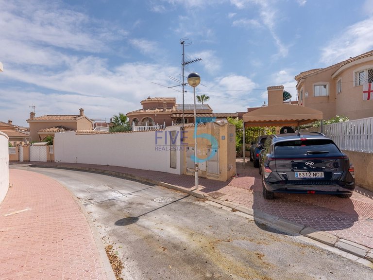 Villa for Sale in Alicante, Valencia 37
