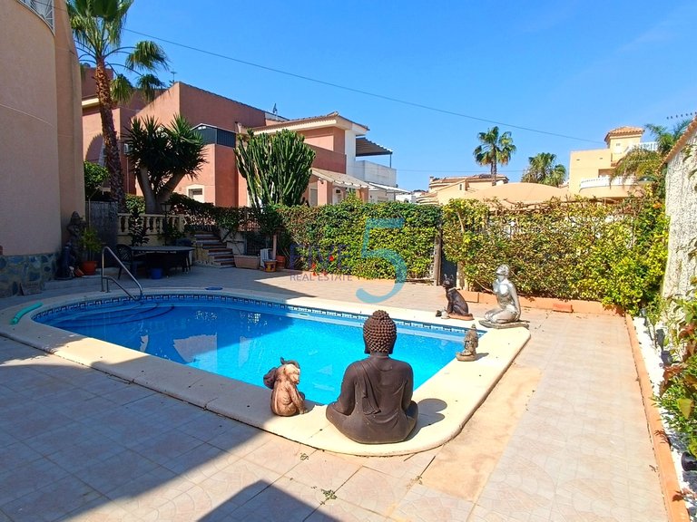 Villa for Sale in Alicante, Valencia 3