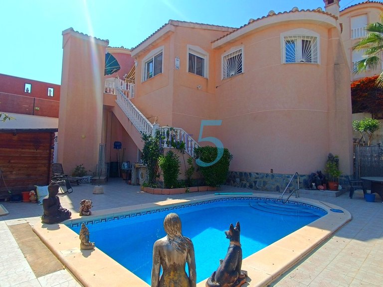 Villa for Sale in Alicante, Valencia 2