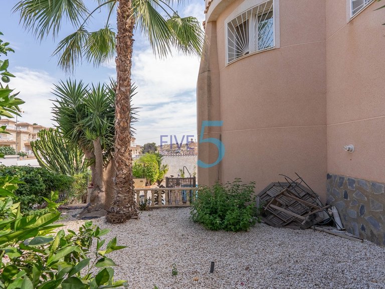 Villa for Sale in Alicante, Valencia 31