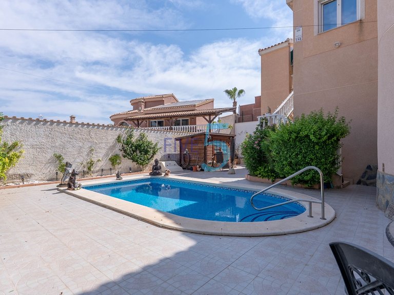 Villa for Sale in Alicante, Valencia 23