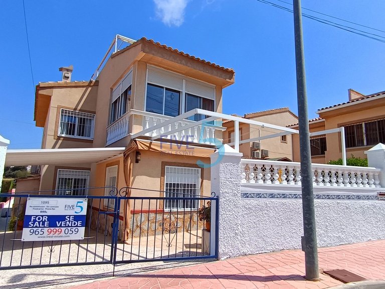 Villa for Sale in Alicante, Valencia 5