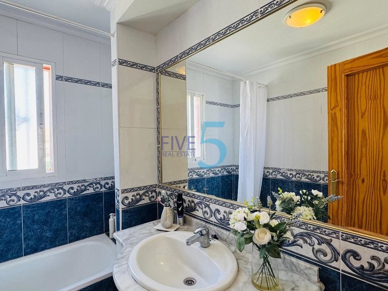 Villa for Sale in Alicante, Valencia 16