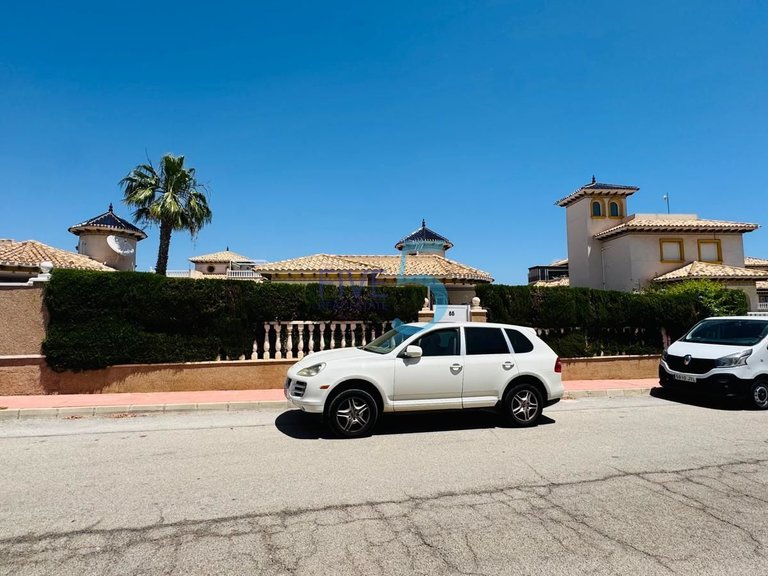 Villa for Sale in Alicante, Valencia 33