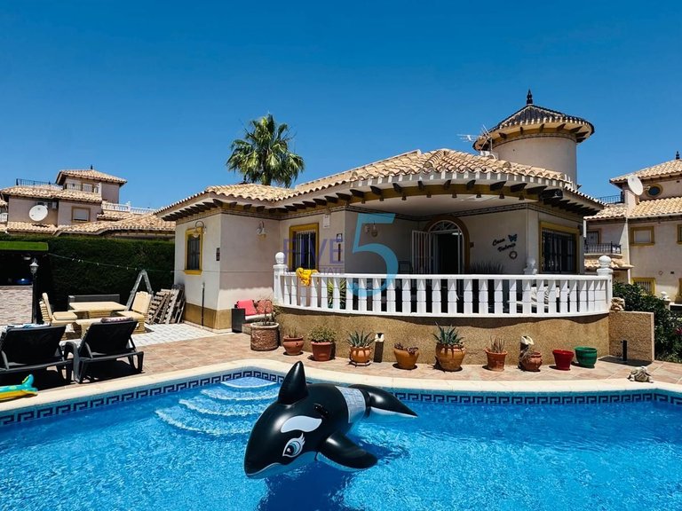 Villa for Sale in Alicante, Valencia 1