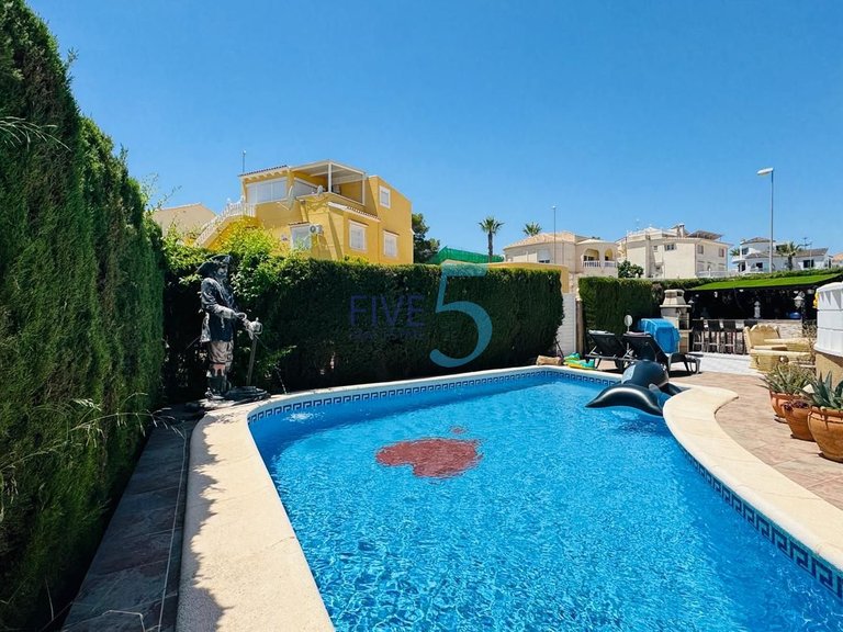 Villa for Sale in Alicante, Valencia 2