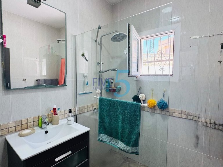Villa for Sale in Alicante, Valencia 11