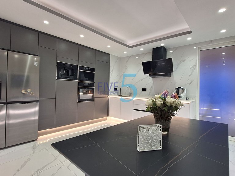 Apartment for Sale in Alicante, Valencia 2