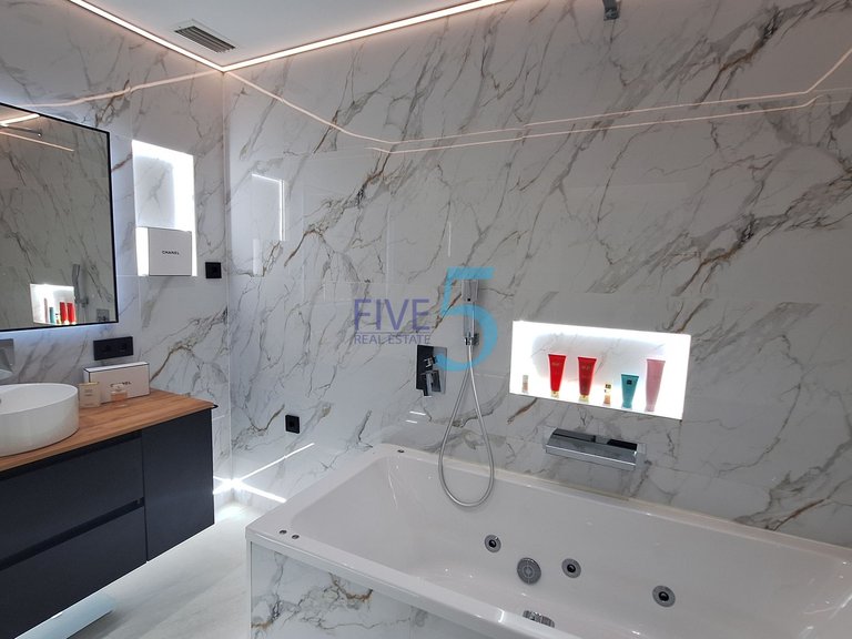 Apartment for Sale in Alicante, Valencia 4