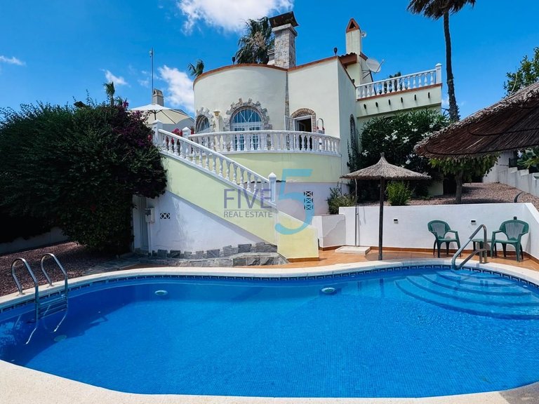 Villa for Sale in Alicante, Valencia 1