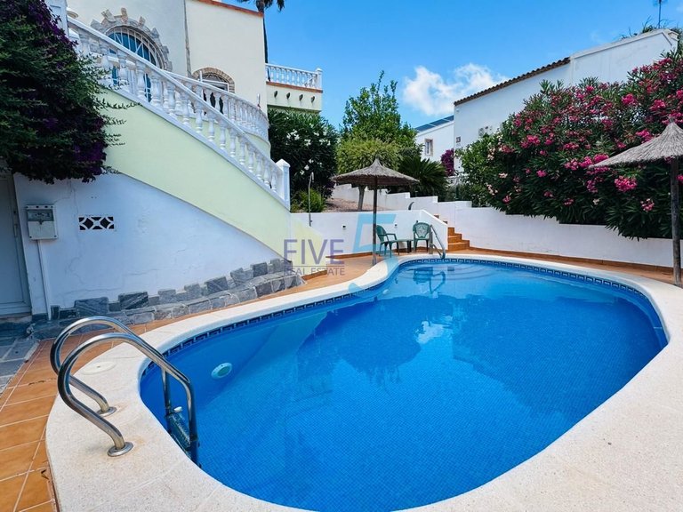 Villa for Sale in Alicante, Valencia 28