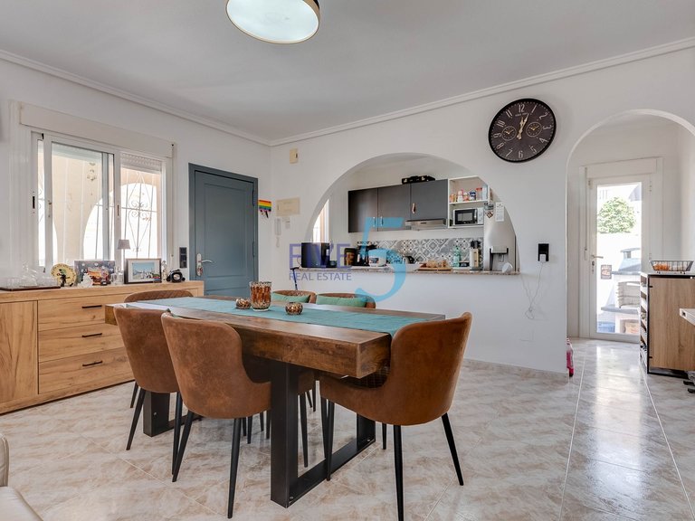 Villa for Sale in Alicante, Valencia 5