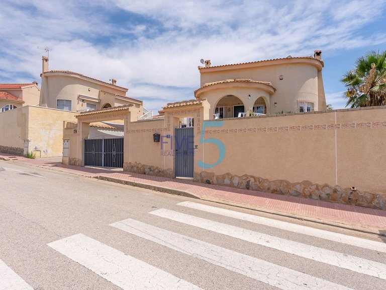 Villa for Sale in Alicante, Valencia 2