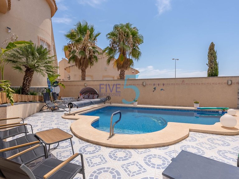 Villa for Sale in Alicante, Valencia 25