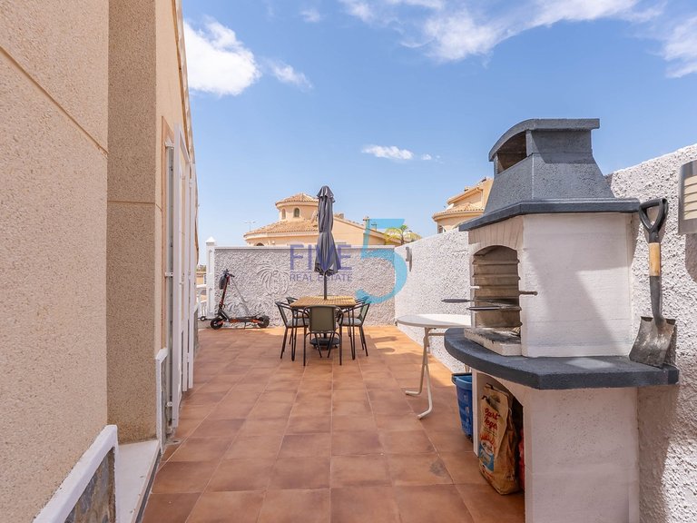 Villa for Sale in Alicante, Valencia 32
