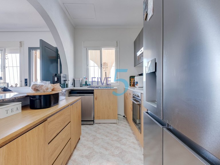 Villa for Sale in Alicante, Valencia 10