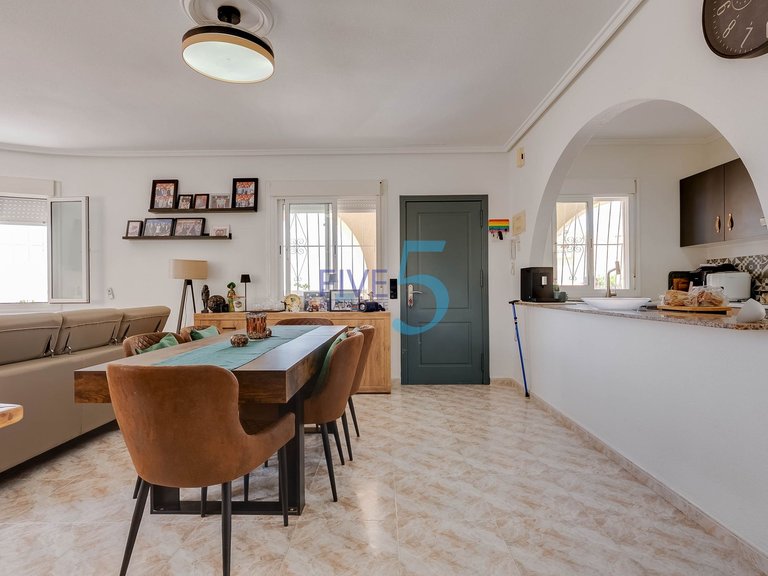 Villa for Sale in Alicante, Valencia 8