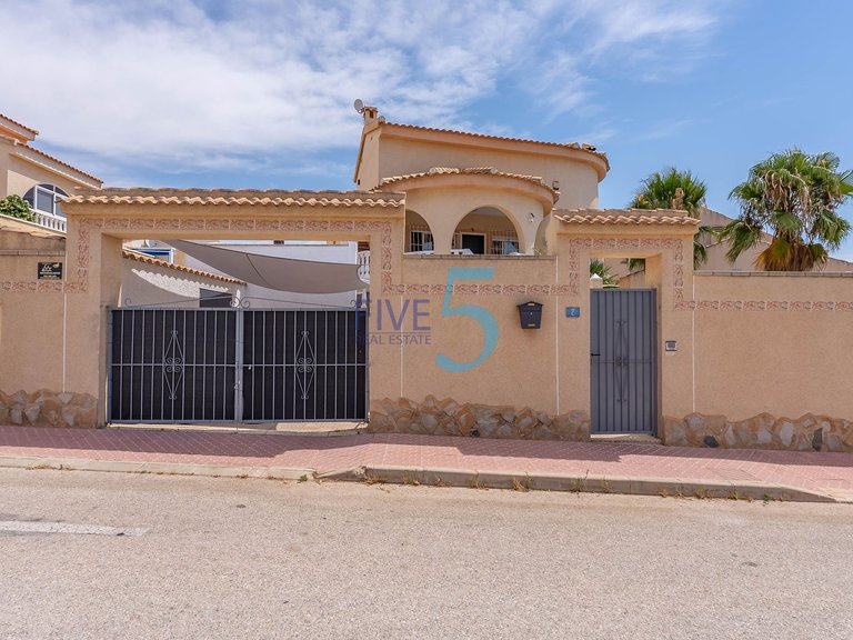 Villa for Sale in Alicante, Valencia 36