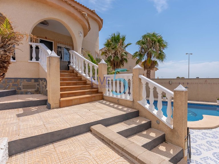 Villa for Sale in Alicante, Valencia 3